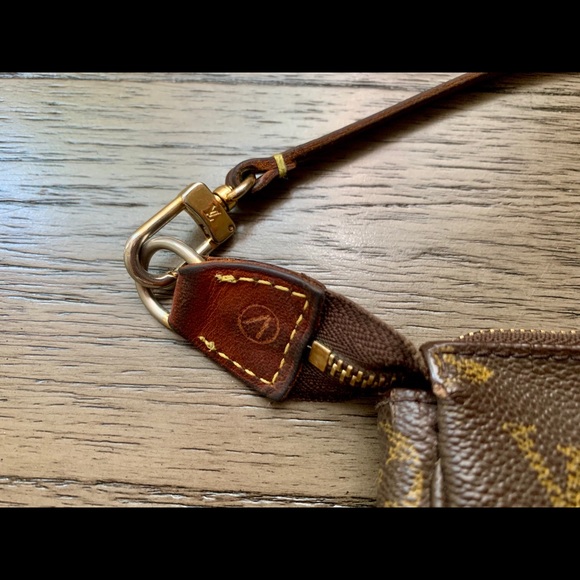 Louis Vuitton Pochette Accessoires - Picture 4 of 11